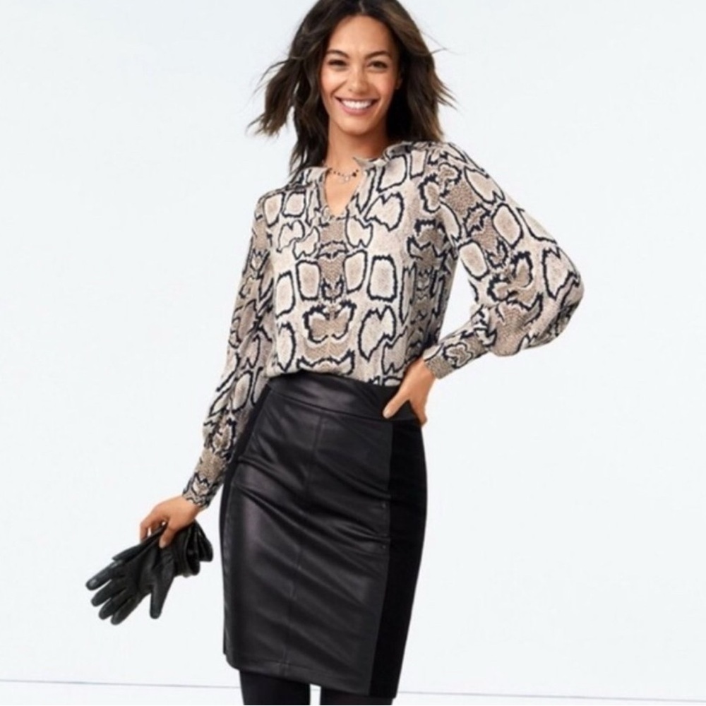 Cabi 3759 Serpentine Blouse Size Medium - Picture 3 of 9